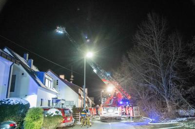 Ostfildern-Scharnhausen: Kellerbrand in Mehrfamilienhaus fordert Verletzte - Hund gerettet